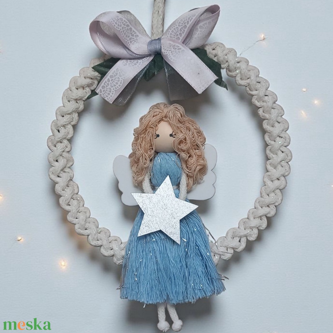 Makramé angyal karácsonyi ajtódísz � kék-ezüst ruhában, csillaggal és masnival - karácsony - karácsonyi lakásdekoráció - karácsonyi ajtódíszek - Meska.hu