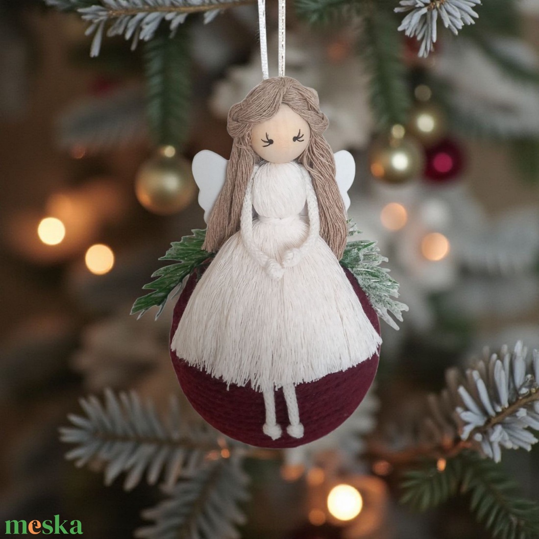 Karácsonyfadísz  makramé angyal bordó gömbön - karácsony - karácsonyi lakásdekoráció - karácsonyfadíszek - Meska.hu
