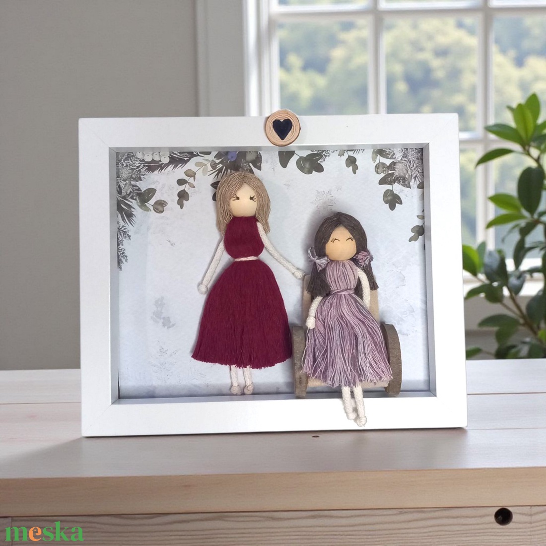 Személyre Szabható Családi Dekoráció Fehér Képkeretben - 3D Makramé Kép Kerekesszékes Kislánnyal és Anyukájával - otthon & életmód - dekoráció - kép & falikép - 3d képek - Meska.hu