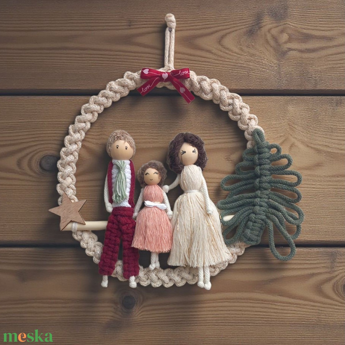 Makramé karácsonyi családi falidísz  egyedi, személyre szabott ajándék - karácsony - karácsonyi lakásdekoráció - karácsonyi lakásdíszek - Meska.hu