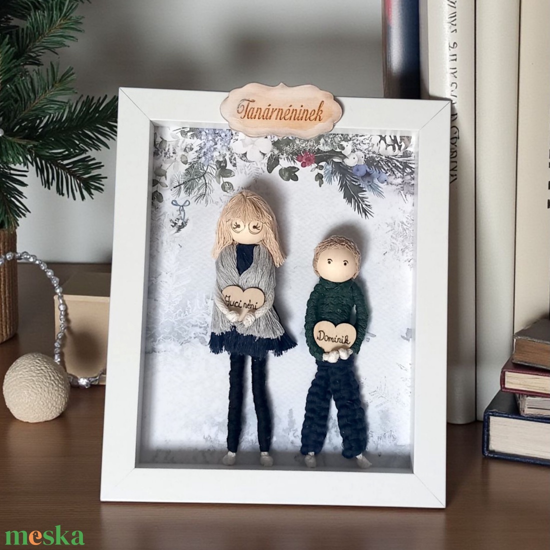 Karácsonyi ajándék tanárnak  Egyedi makramé figurák képkeretben - otthon & életmód - dekoráció - kép & falikép - 3d képek - Meska.hu