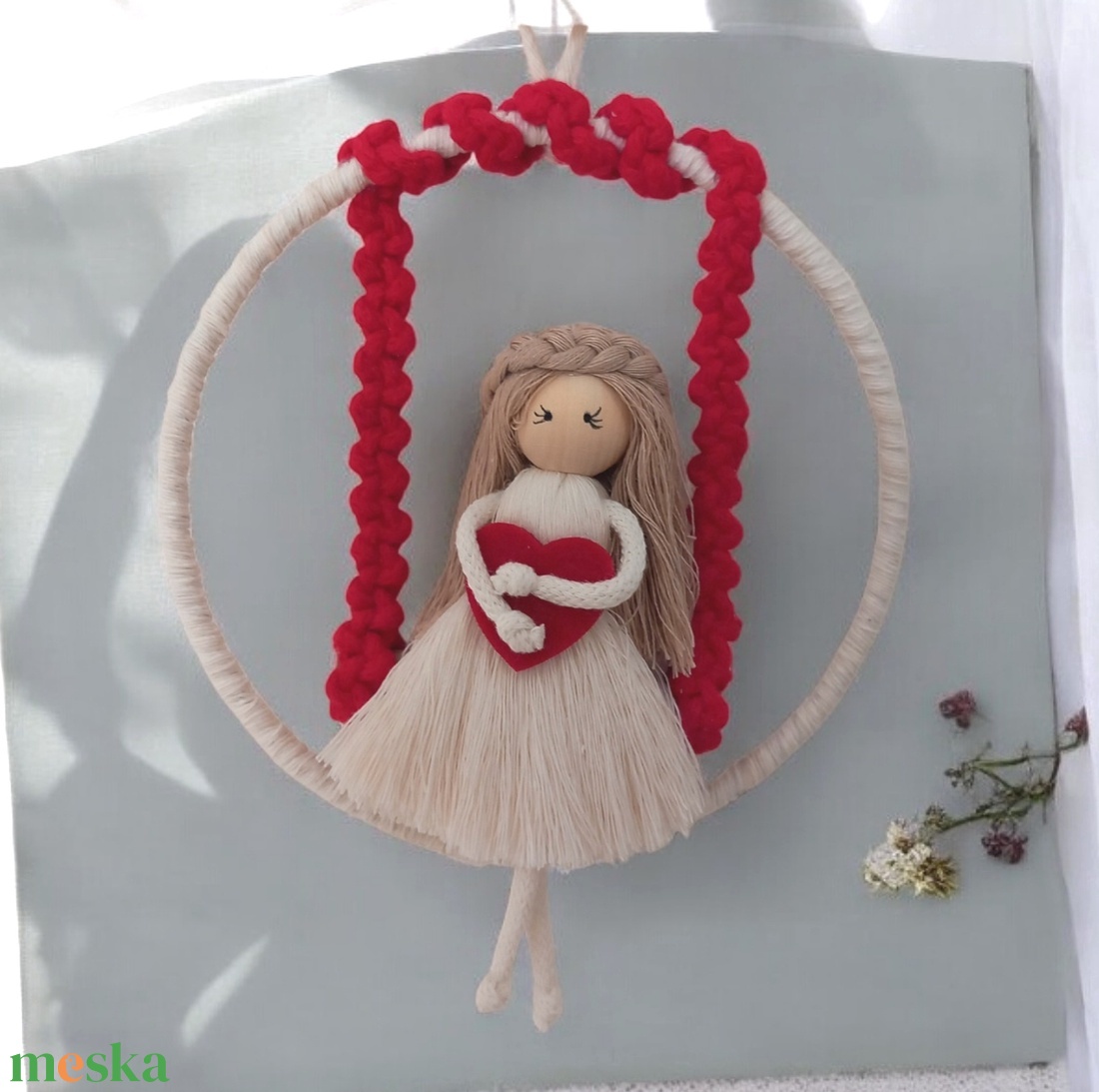 Piros-Fehér Makramé Falidísz  - otthon & életmód - dekoráció - fali és függő dekoráció - falra akasztható dekor - Meska.hu