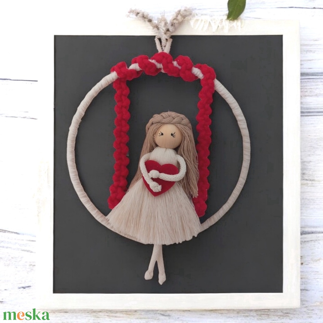 Piros-Fehér Makramé Falidísz  - otthon & életmód - dekoráció - fali és függő dekoráció - falra akasztható dekor - Meska.hu