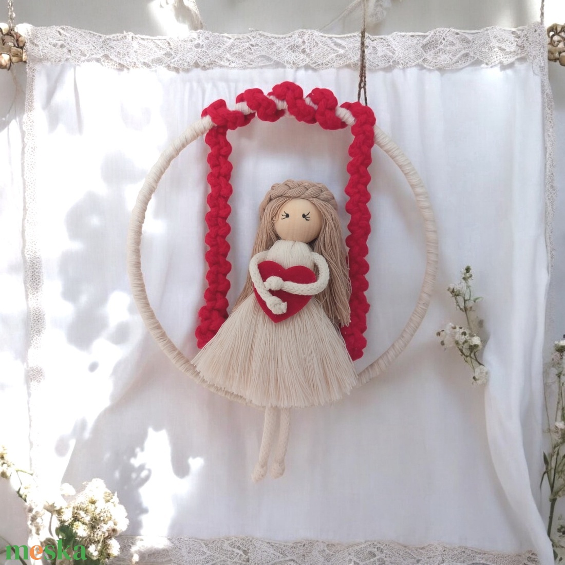 Piros-Fehér Makramé Falidísz  - otthon & életmód - dekoráció - fali és függő dekoráció - falra akasztható dekor - Meska.hu