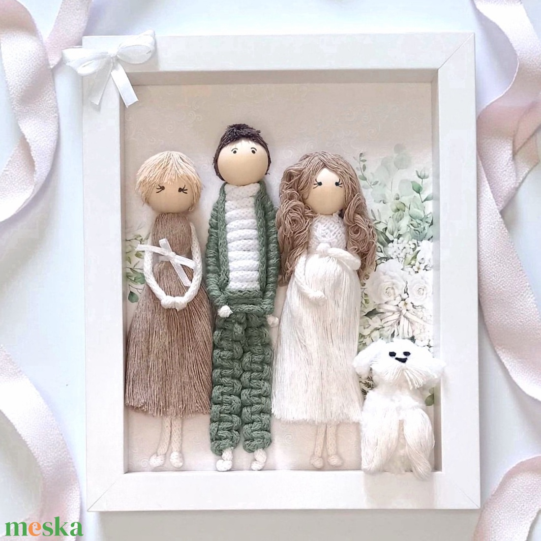 Makramé szülőköszöntő kép esküvőre, személyre szabhatószülőköszöntő ajándék személyreszabott figurákkal - esküvő - emlék & ajándék - szülőköszöntő ajándék - Meska.hu