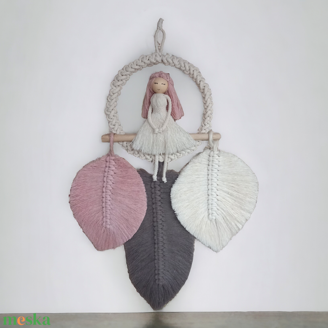 Makramé baba levelekkel falidísz  - otthon & életmód - dekoráció - fali és függő dekoráció - falra akasztható dekor - Meska.hu