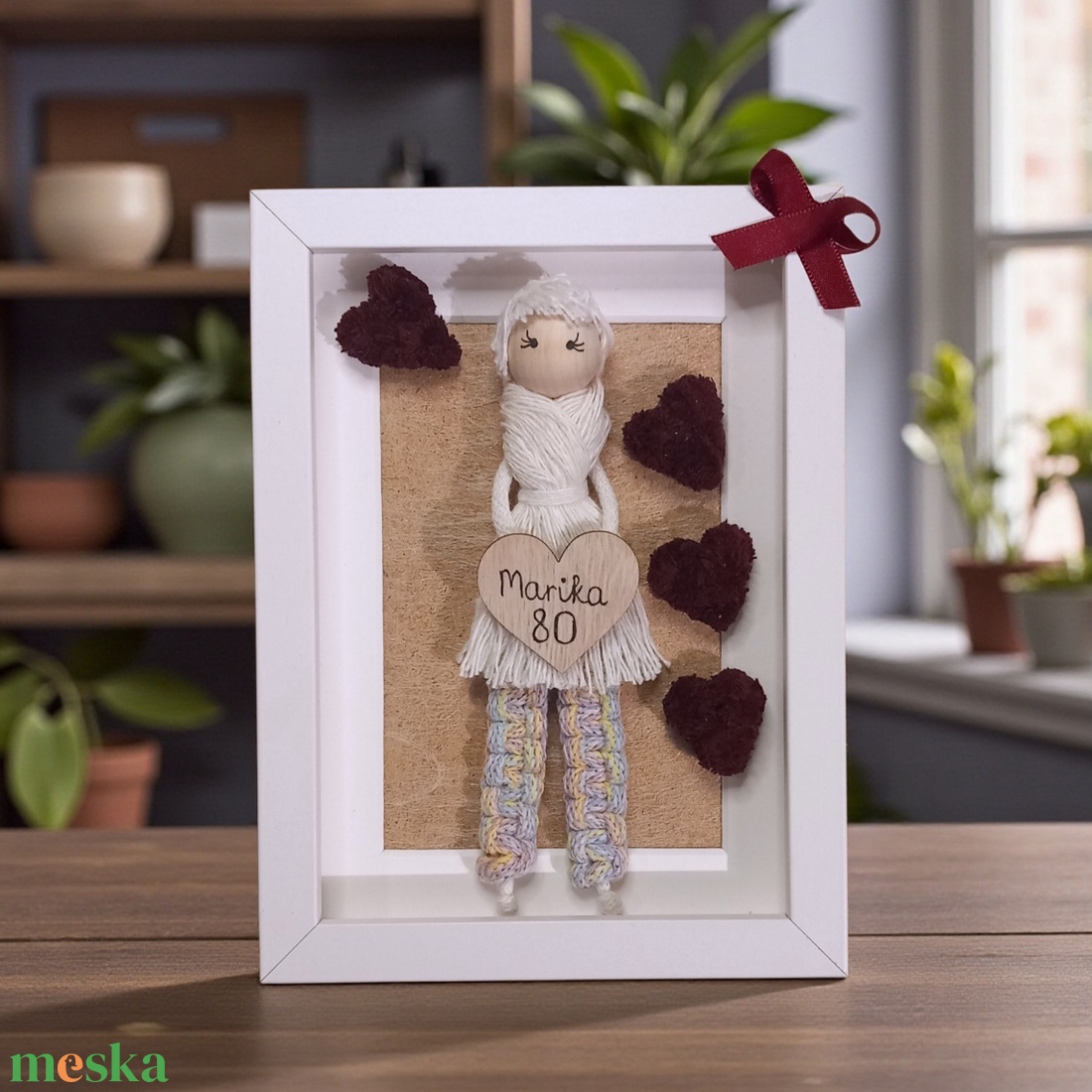 Születésnapi makramé baba dekoráció � névvel és évszámmal, fehér keretben - otthon & életmód - dekoráció - kép & falikép - 3d képek - Meska.hu