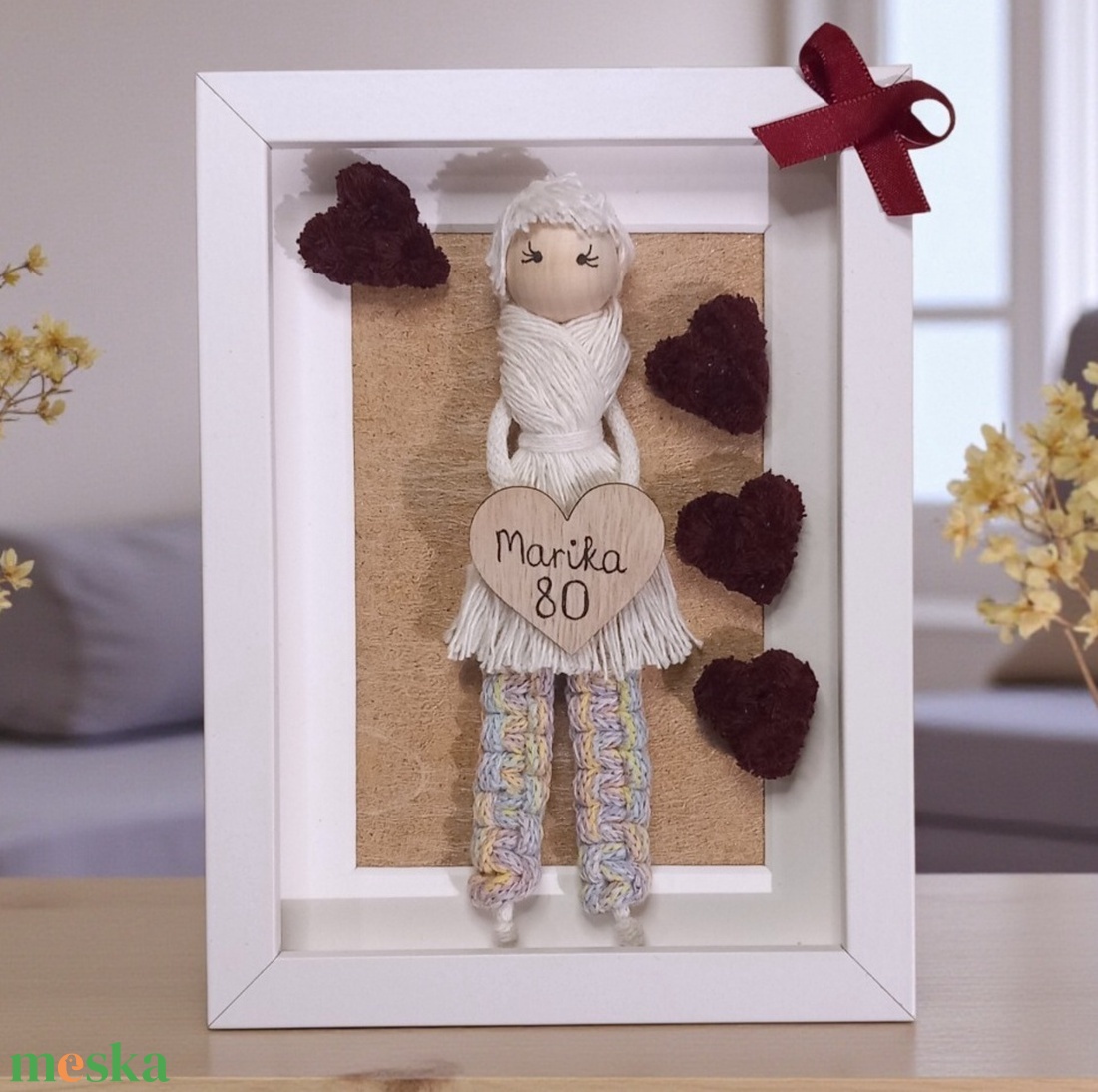 Születésnapi makramé baba dekoráció � névvel és évszámmal, fehér keretben - otthon & életmód - dekoráció - kép & falikép - 3d képek - Meska.hu