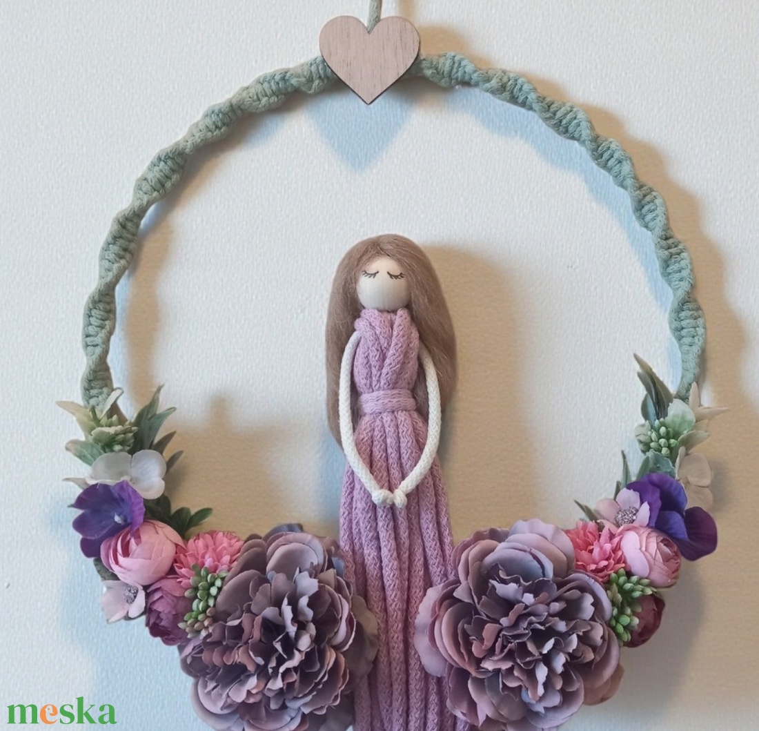 Nagy falidísz lila ruhás lány - otthon & életmód - dekoráció - ajtó- és ablak dekoráció - ajtódísz & kopogtató - Meska.hu