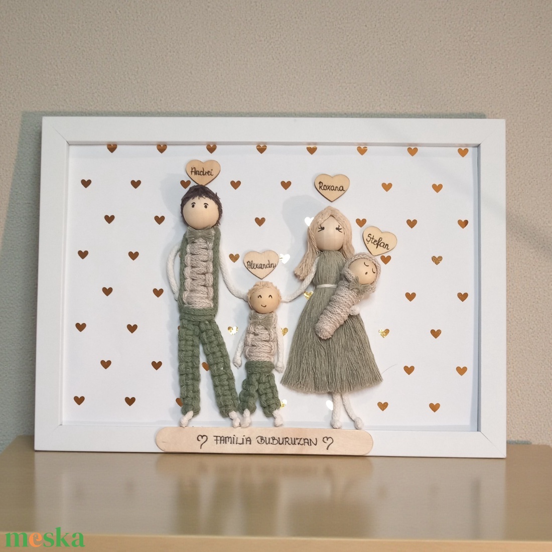 Egyedi, személyre szabott makramé családi portré � kézzel készült ajándék fehér keretben (A4, 21�30 cm) - otthon & életmód - dekoráció - fali és függő dekoráció - falra akasztható dekor - Meska.hu