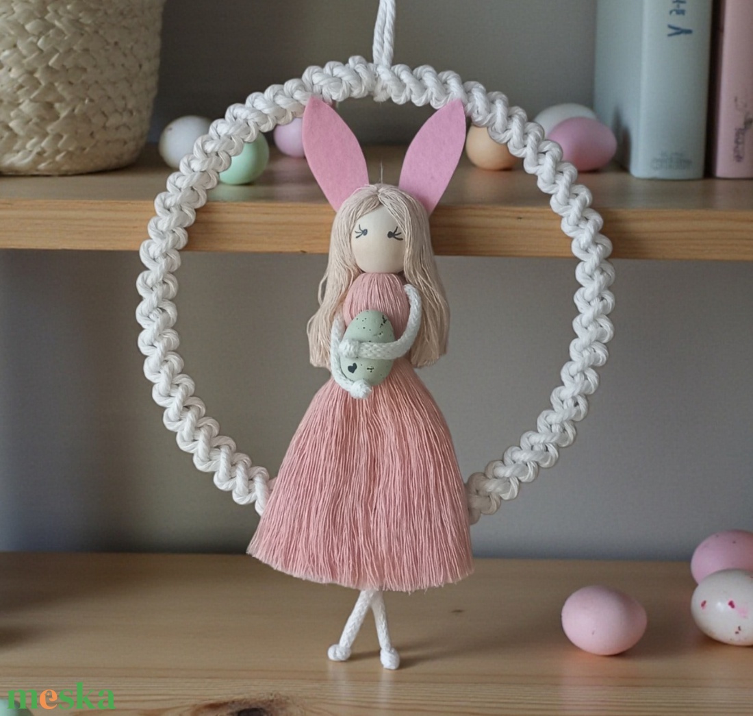 Makramé Húsvéti Nyuszilány tojással - ünnepi díszek, dekorációk - húsvéti díszek és dekorációk - Meska.hu