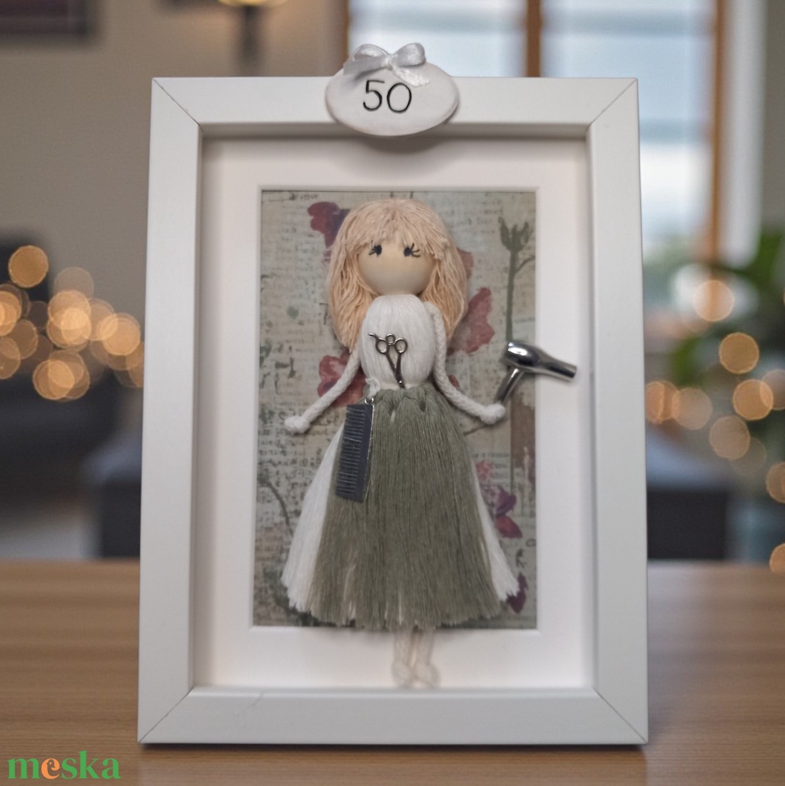 Fodrásznak ajándék � makramé figura ollóval és hajszárítóval - otthon & életmód - dekoráció - kép & falikép - 3d képek - Meska.hu