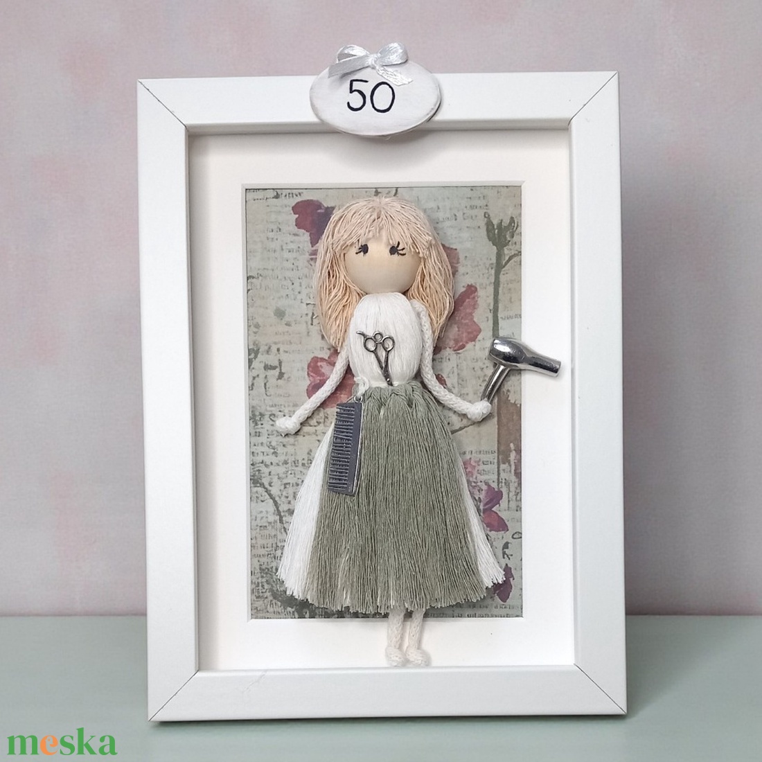 Fodrásznak ajándék � makramé figura ollóval és hajszárítóval - otthon & életmód - dekoráció - kép & falikép - 3d képek - Meska.hu