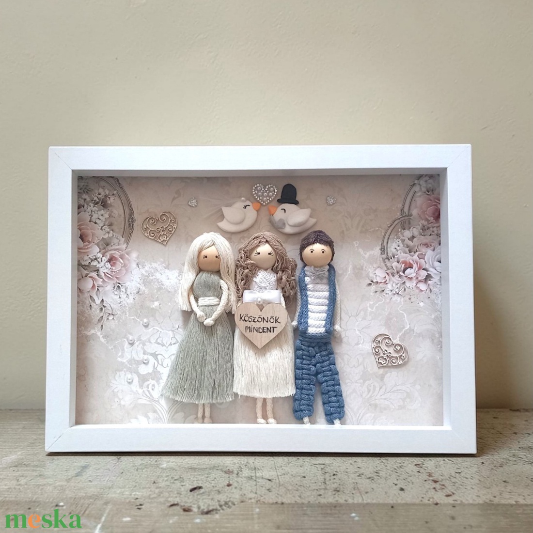 Szülőköszöntő ajándék esküvőre � egyedi makramé családi kép, személyre szabható, 21�30 cm - esküvő - emlék & ajándék - szülőköszöntő ajándék - Meska.hu