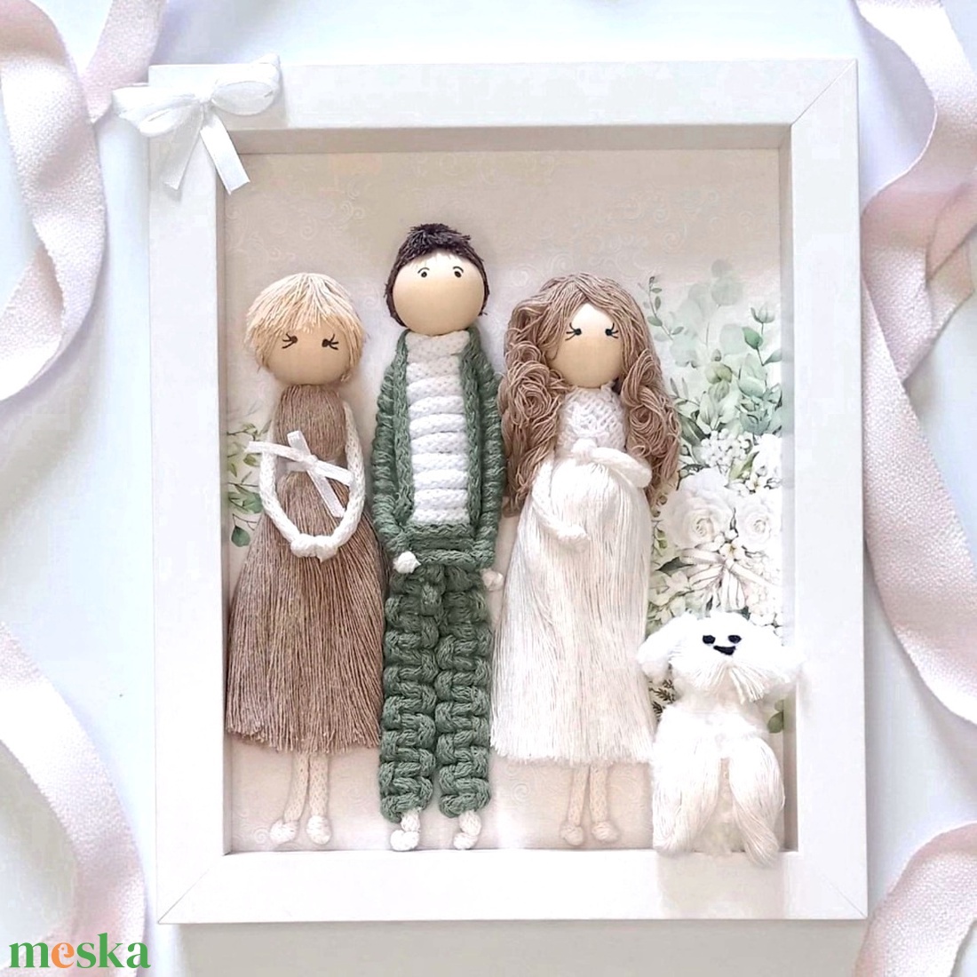 Makramé szülőköszöntő kép esküvőre, személyre szabható szülőköszöntő ajándék személyreszabott figurákkal - esküvő - emlék & ajándék - szülőköszöntő ajándék - Meska.hu