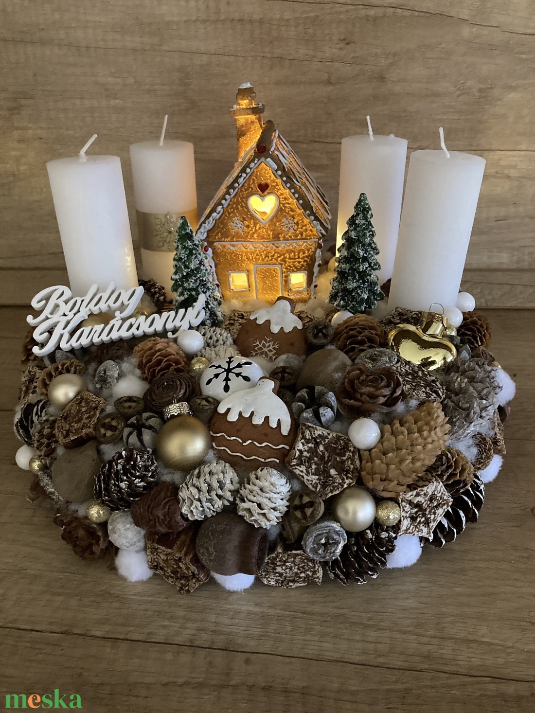 Adventi koszorú  világítós mézeskalács házikóval - karácsony - adventi díszek - adventi gyertyadíszek és koszorúdíszek - Meska.hu
