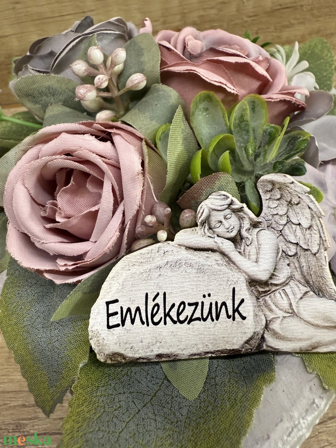 Szív alakú sírdísz lila boglárkákkal - otthon & életmód - vallás - temetkezési tárgy - Meska.hu