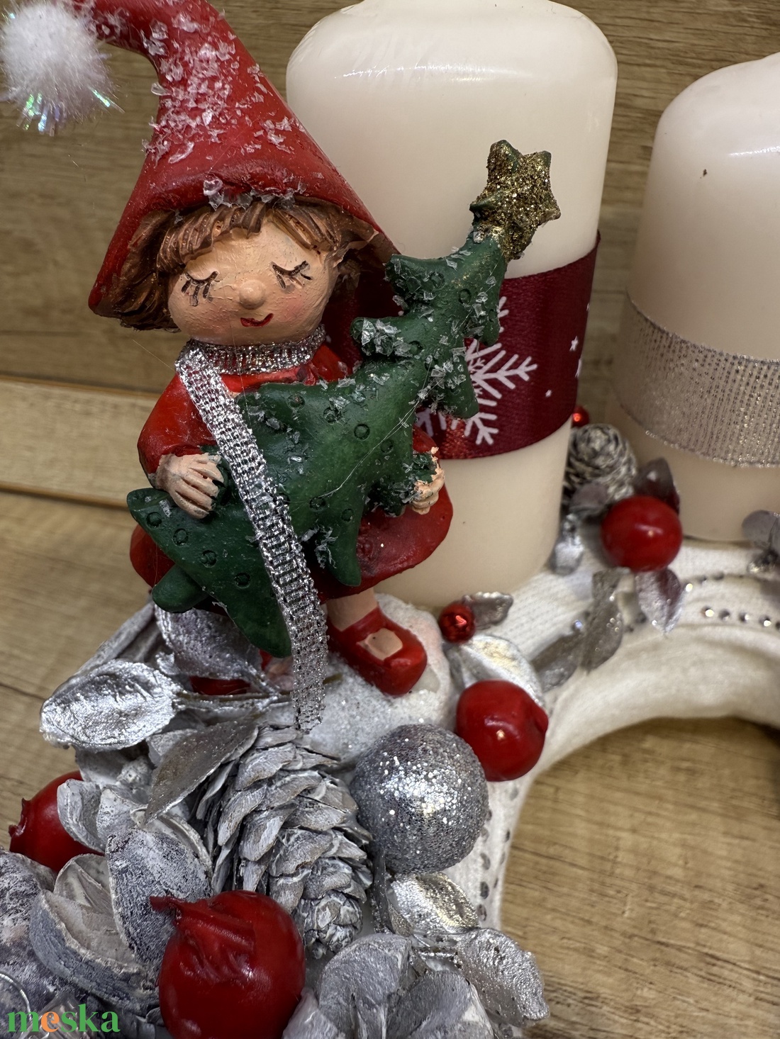 Téli kopogtató kerámia kislánnyal - karácsony - adventi díszek - adventi ajtódísz - Meska.hu