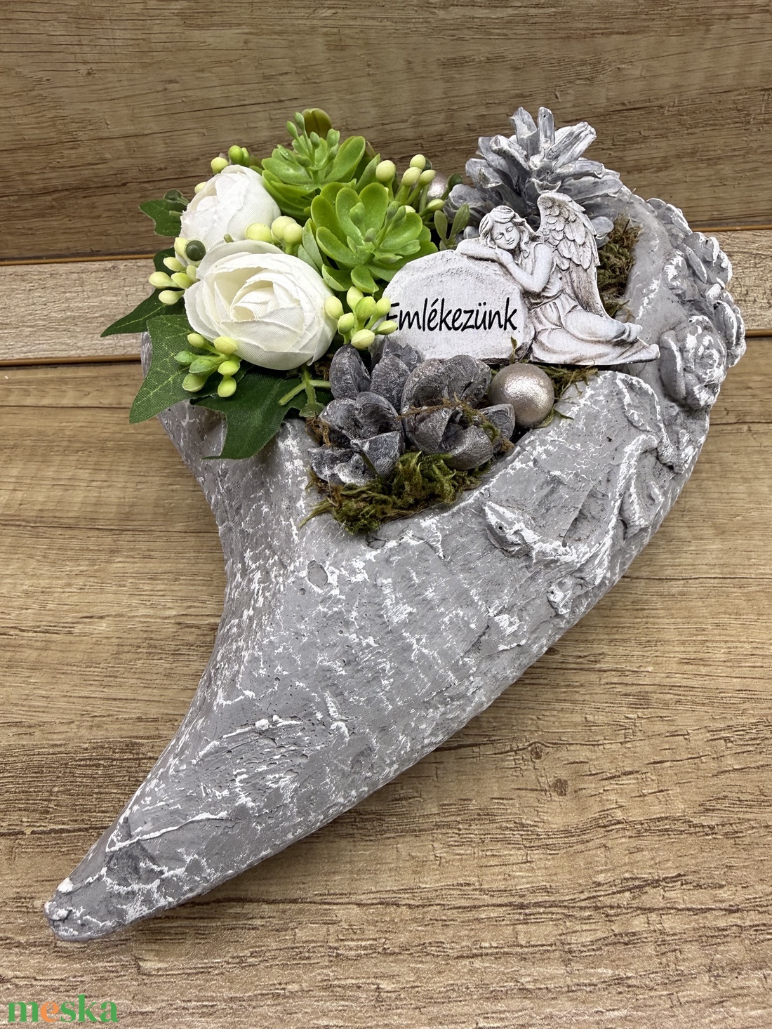 Szív alakú sírdísz boglárkákkal - otthon & életmód - vallás - temetkezési tárgy - sírdísz, kegyeleti dísz - Meska.hu