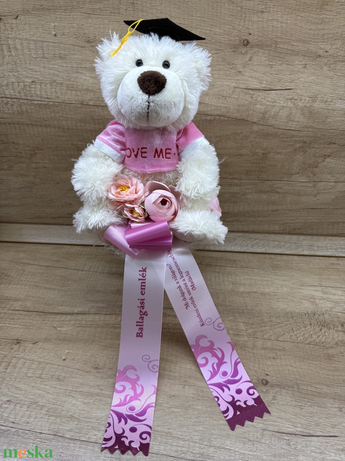 Ballagási csokor fehér macival - otthon & életmód - virágdekoráció - virágok - virágcsokor - Meska.hu