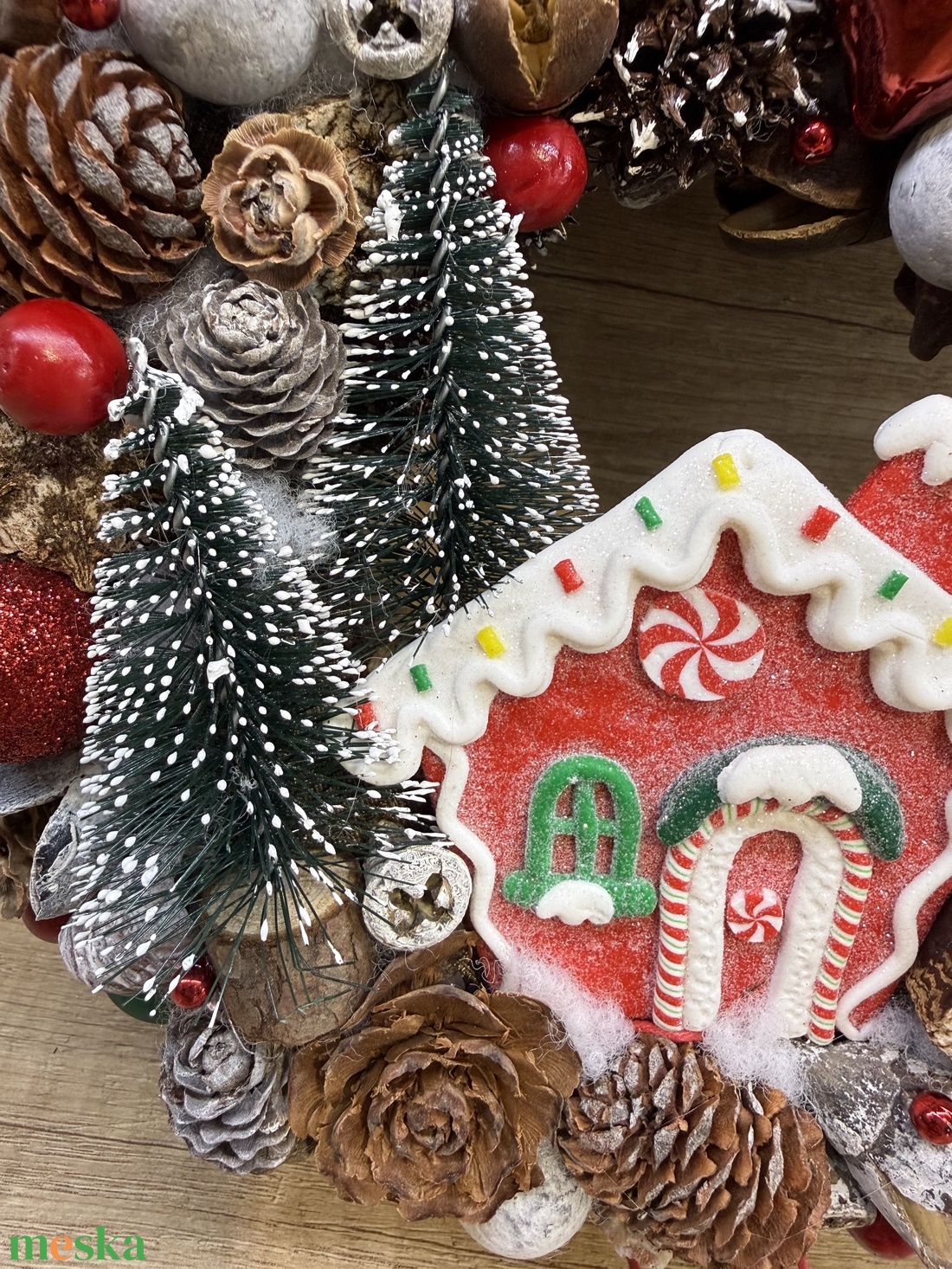 Karácsonyi kopogtató cukorka házikóval. - karácsony - adventi díszek - adventi ajtódísz - Meska.hu