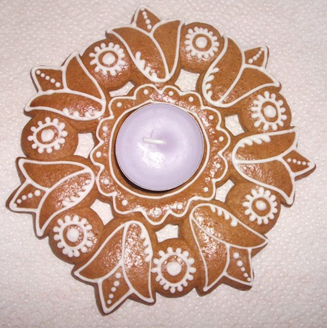 Húsvéti asztali dísz mézeskalácsból. Tojástartó vagy mécsestartó is lehet. -  - Meska.hu