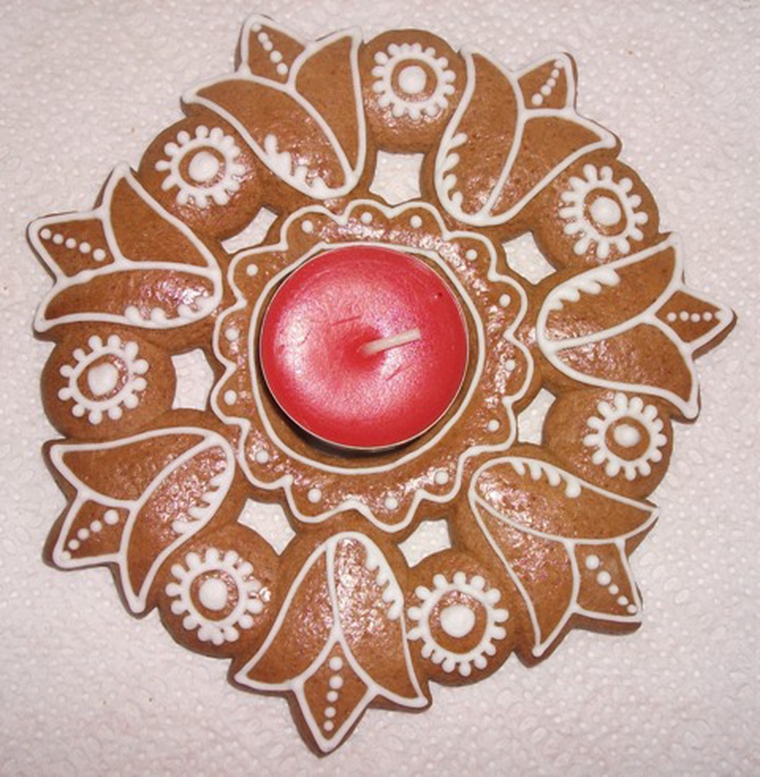 Húsvéti asztali dísz mézeskalácsból. Tojástartó vagy mécsestartó is lehet. -  - Meska.hu