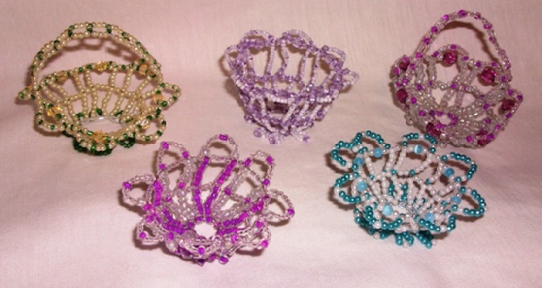 Húsvéti tojástartó kosár gyöngyből. Különleges asztali dísz -  - Meska.hu