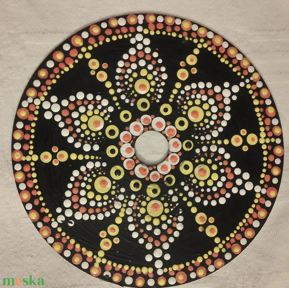 Poháralátét - kör alakú, cd lemezből - otthon & életmód - dekoráció - dísztárgy - Meska.hu