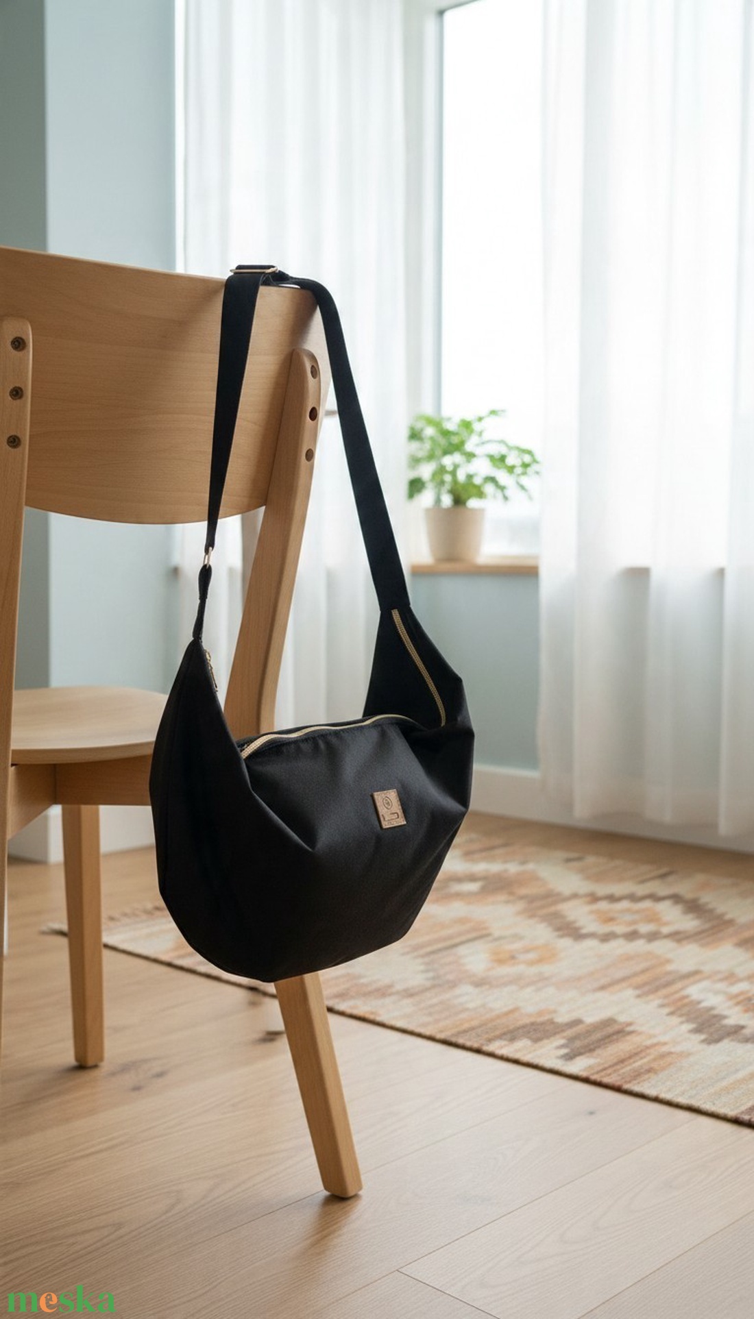 Félhold alakú testtáska / crossbody - Luna fekete maxi méret - táska & tok - kézitáska & válltáska - vállon átvethető táska - Meska.hu
