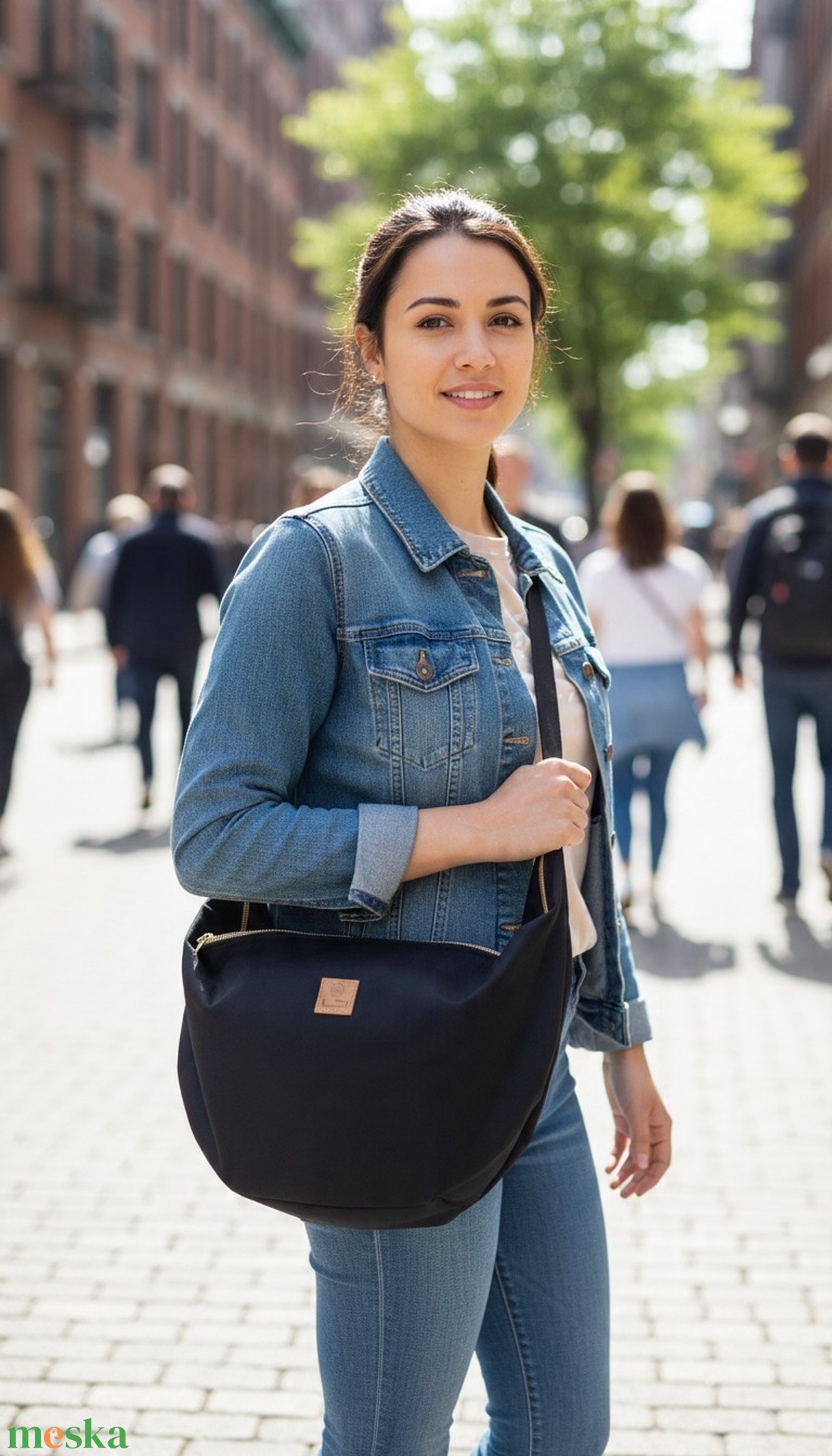 Félhold alakú testtáska / crossbody - Luna fekete maxi méret - táska & tok - kézitáska & válltáska - vállon átvethető táska - Meska.hu