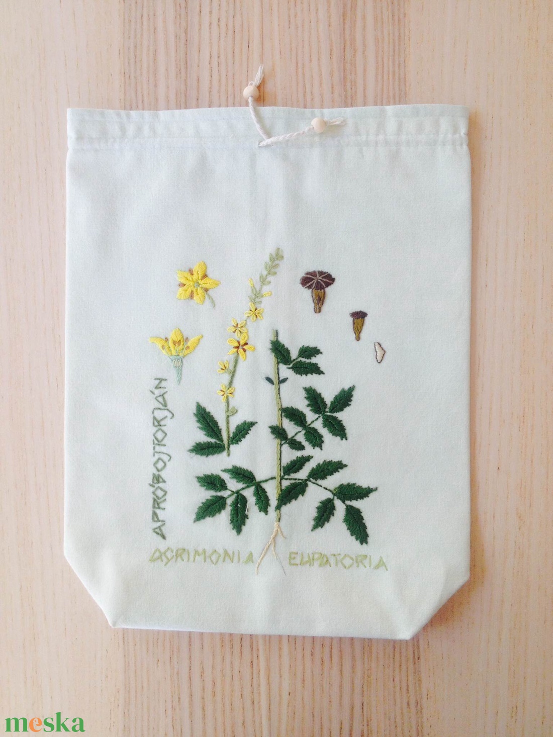 Hímzett gyógynövényes zsák apróbojtorjánnal - otthon & életmód - konyhafelszerelés, tálalás - konyhai tárolás - tea & kávé tárolás - Meska.hu Hímzett gyógynövényes zsák apróbojtorjánnal - otthon & életmód - konyhafelszerelés, tálalás - konyhai tárolás - tea & kávé tárolás - Meska.hu