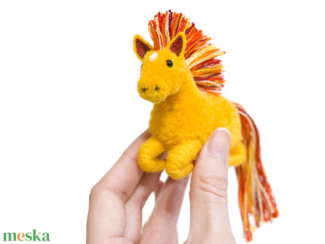 Tűzló pompon figura - otthon & életmód - dekoráció - dísztárgy - Meska.hu