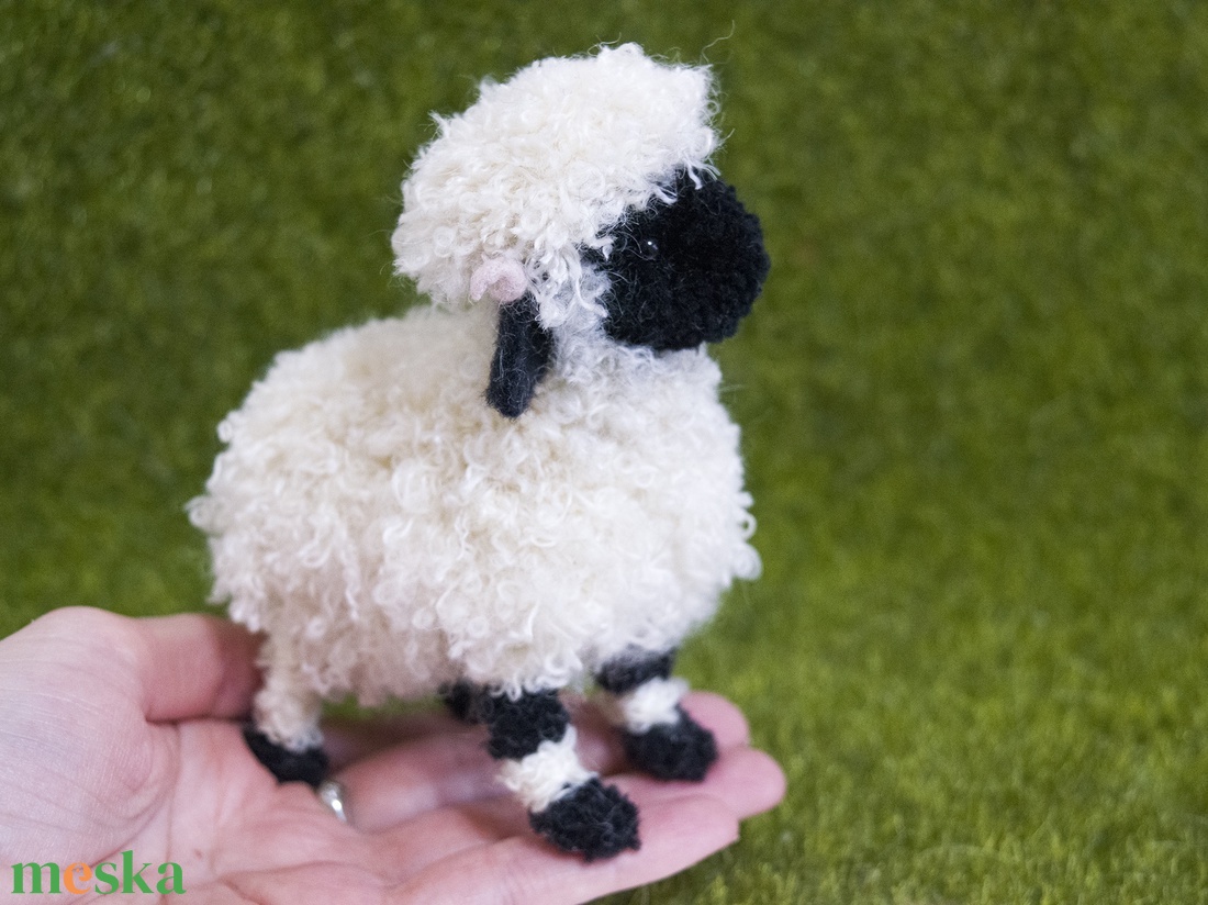 Wallisi feketeorrú juh - otthon & életmód - dekoráció - dísztárgy - Meska.hu