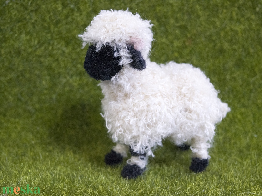 Wallisi feketeorrú juh - otthon & életmód - dekoráció - dísztárgy - Meska.hu