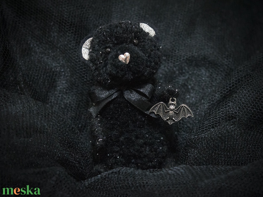 Pom - Teddy Halloween maci és a Denevér - otthon & életmód - dekoráció - halloween - halloweeni figurák - Meska.hu