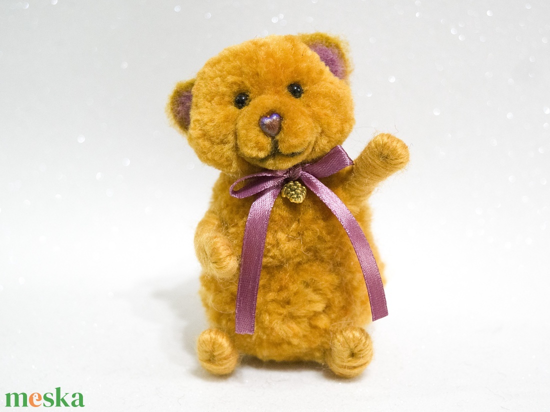 Pom - Teddy maci - Arany Avarka - otthon & életmód - dekoráció - dekoratív figurák és szobrok - Meska.hu