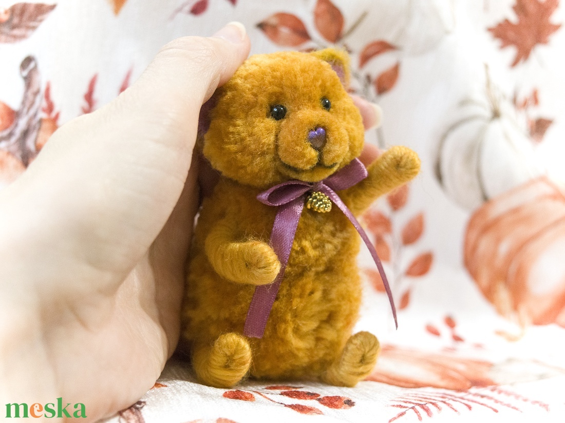 Pom - Teddy maci - Arany Avarka - otthon & életmód - dekoráció - dekoratív figurák és szobrok - Meska.hu