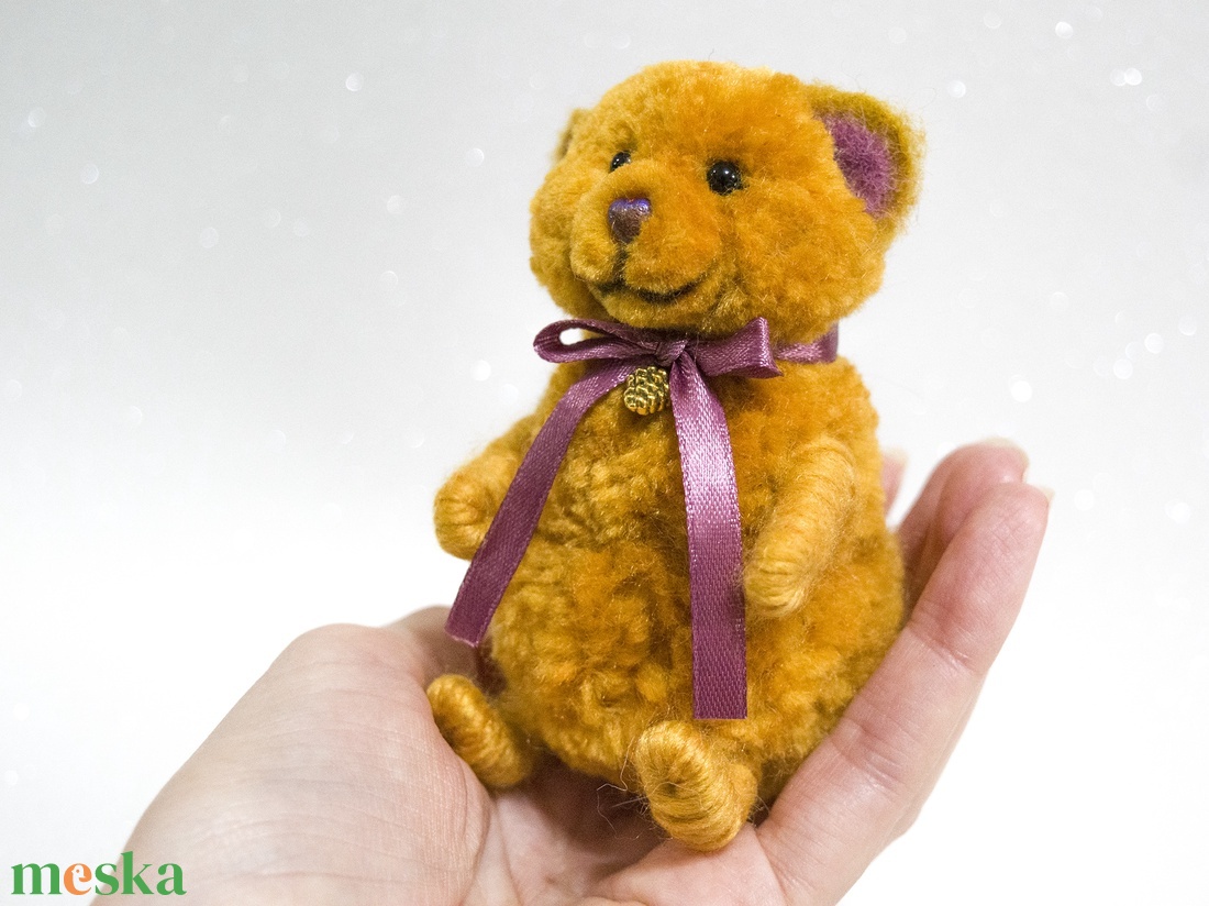 Pom - Teddy maci - Arany Avarka - otthon & életmód - dekoráció - dekoratív figurák és szobrok - Meska.hu