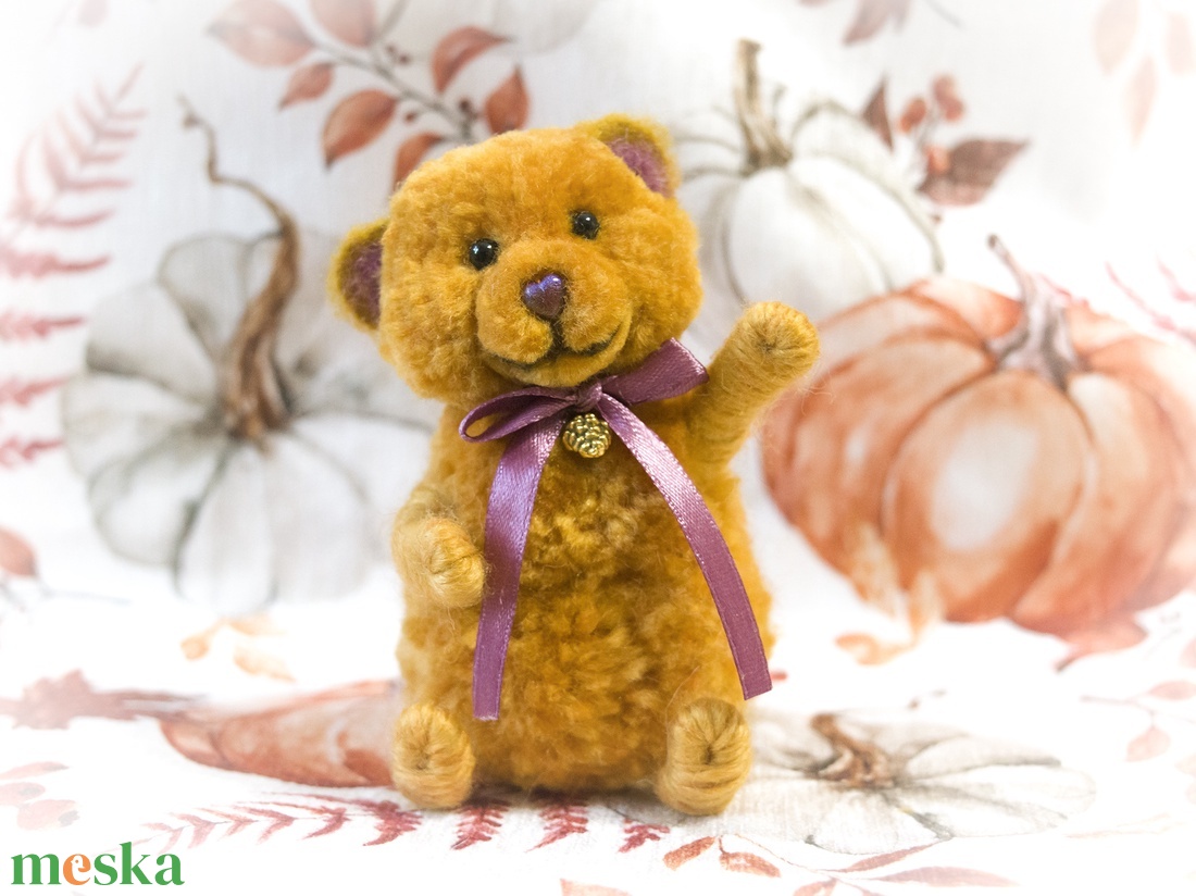Pom - Teddy maci - Arany Avarka - otthon & életmód - dekoráció - dekoratív figurák és szobrok - Meska.hu