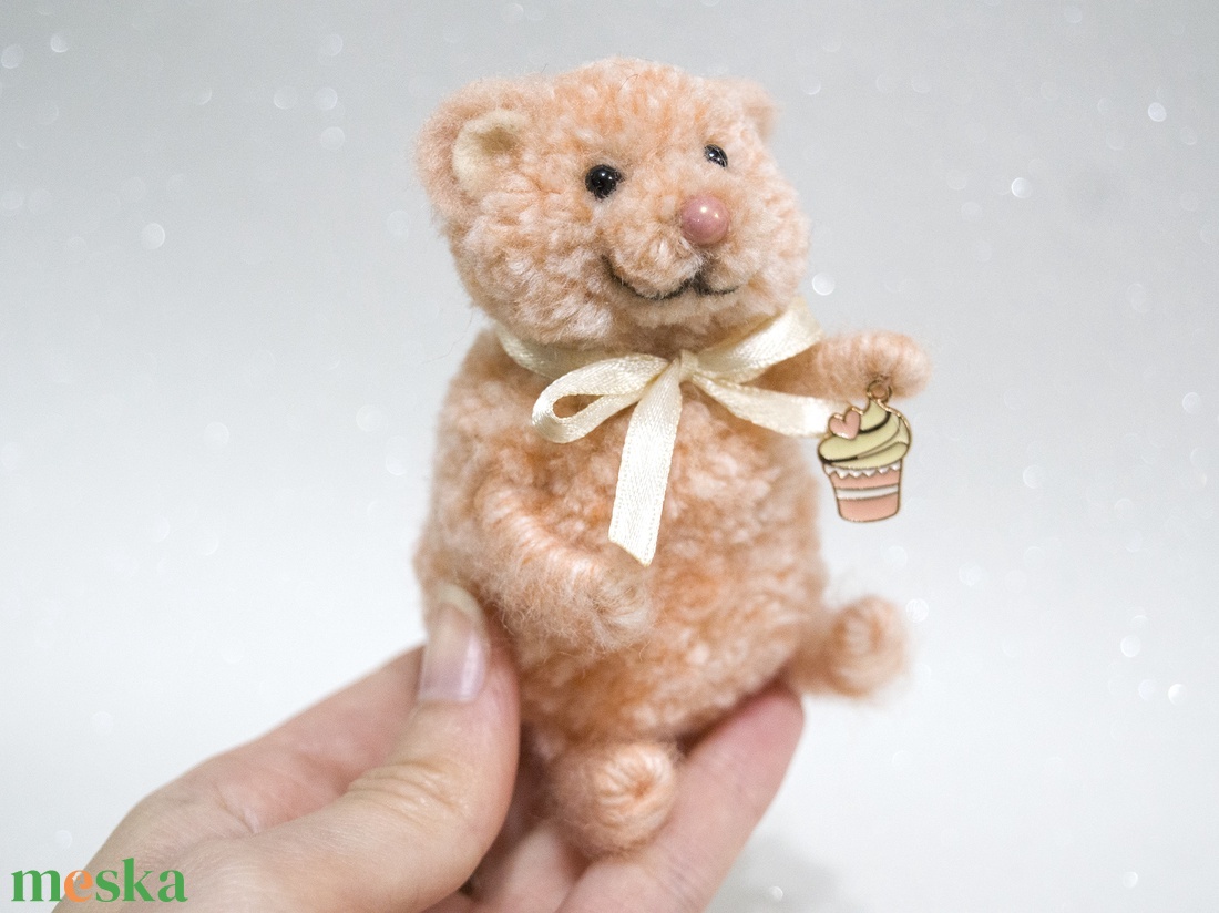 Pom - Teddy maci - Süti - otthon & életmód - dekoráció - dekoratív figurák és szobrok - Meska.hu