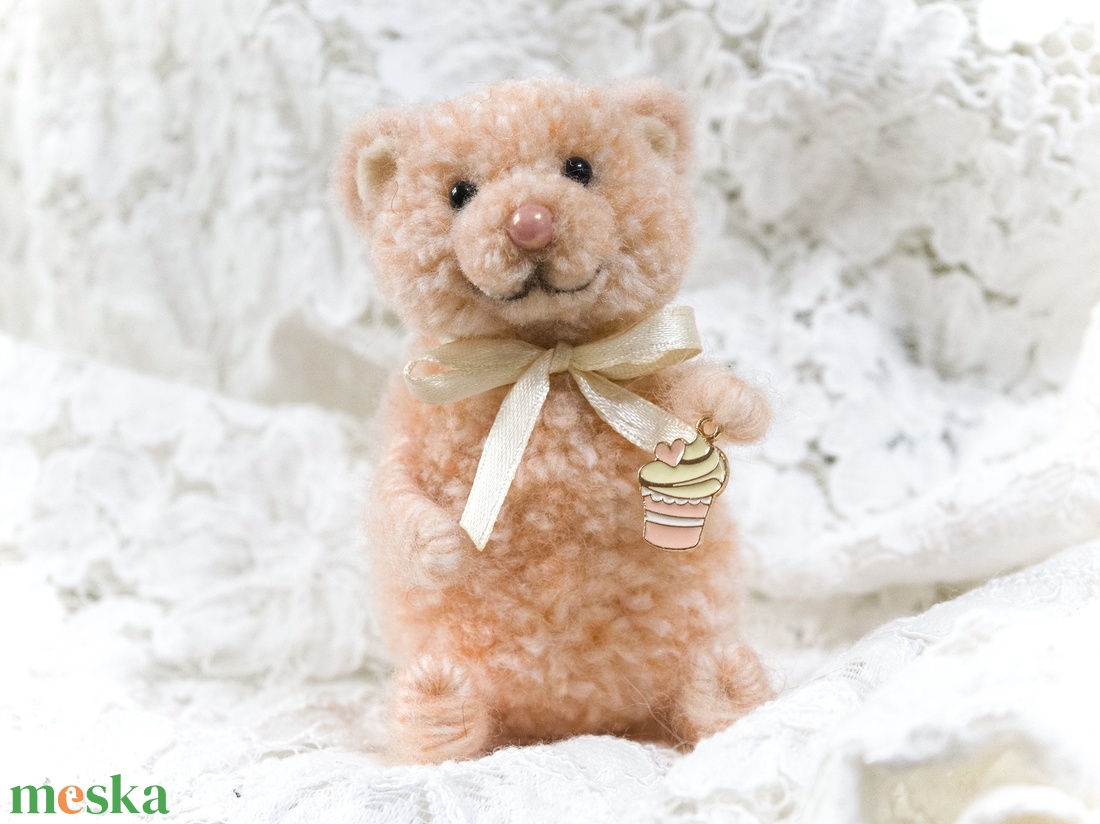 Pom - Teddy maci - Süti - otthon & életmód - dekoráció - dekoratív figurák és szobrok - Meska.hu