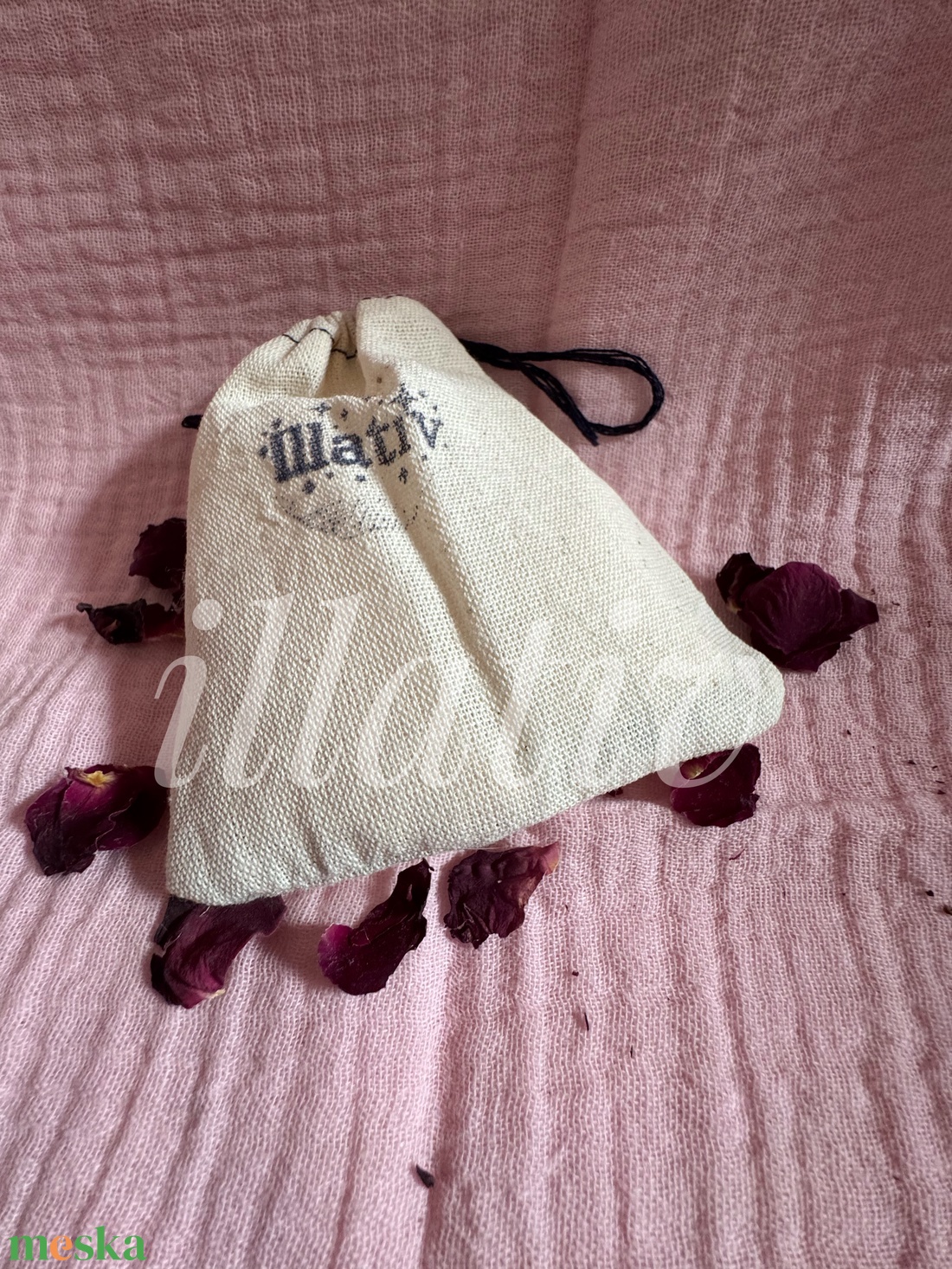 Titkos elegancia - Parfümolajos textil és autó illatosító zsák - otthon & életmód - gyertya, illat, aroma - illatzsák - Meska.hu Titkos elegancia - Parfümolajos textil és autó illatosító zsák - otthon & életmód - gyertya, illat, aroma - illatzsák - Meska.hu