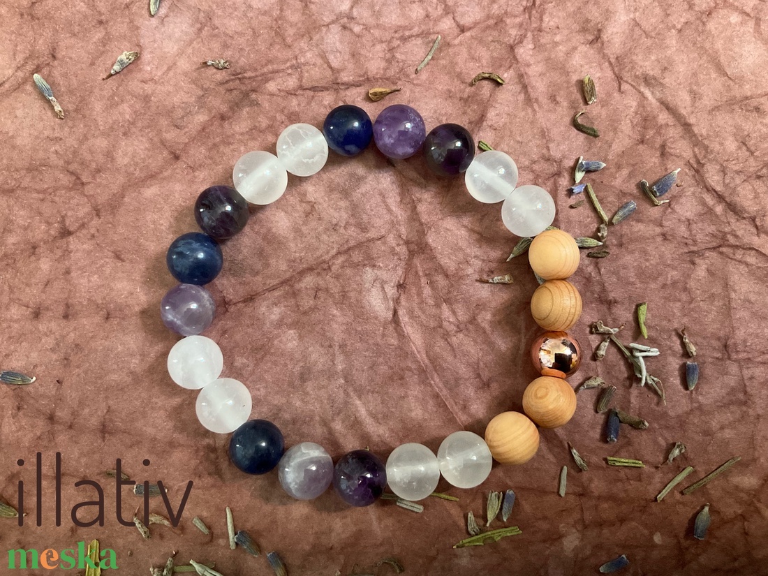 Ásványkarkötő illatosítható fa gyönggyel - Álmodó  - ékszer - karkötő - ásványkarkötő - Meska.hu