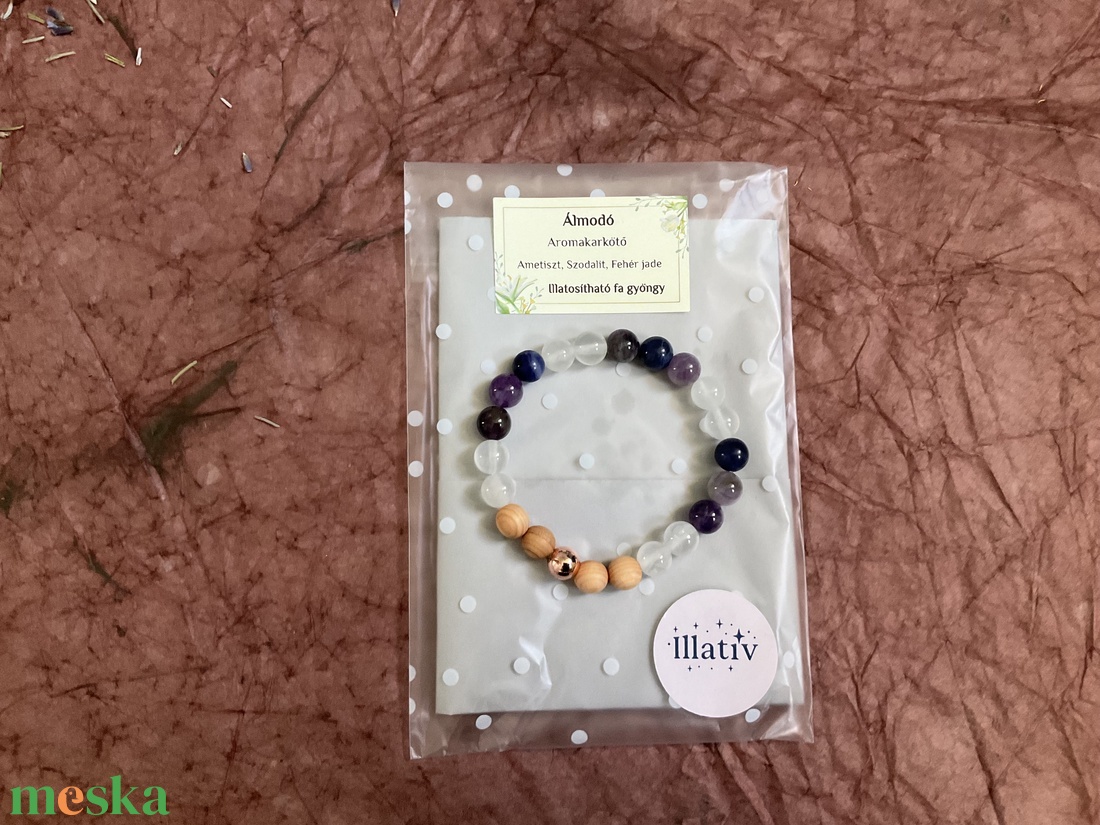 Ásványkarkötő illatosítható fa gyönggyel - Álmodó  - ékszer - karkötő - ásványkarkötő - Meska.hu