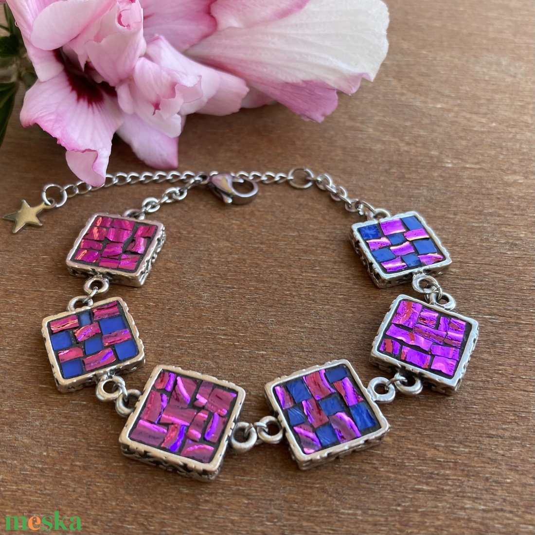 Design ékszer, mozaik karkötő - Dichroic színváltós mikromozaik üveggel - ékszer - karkötő - karkötő medállal - Meska.hu
