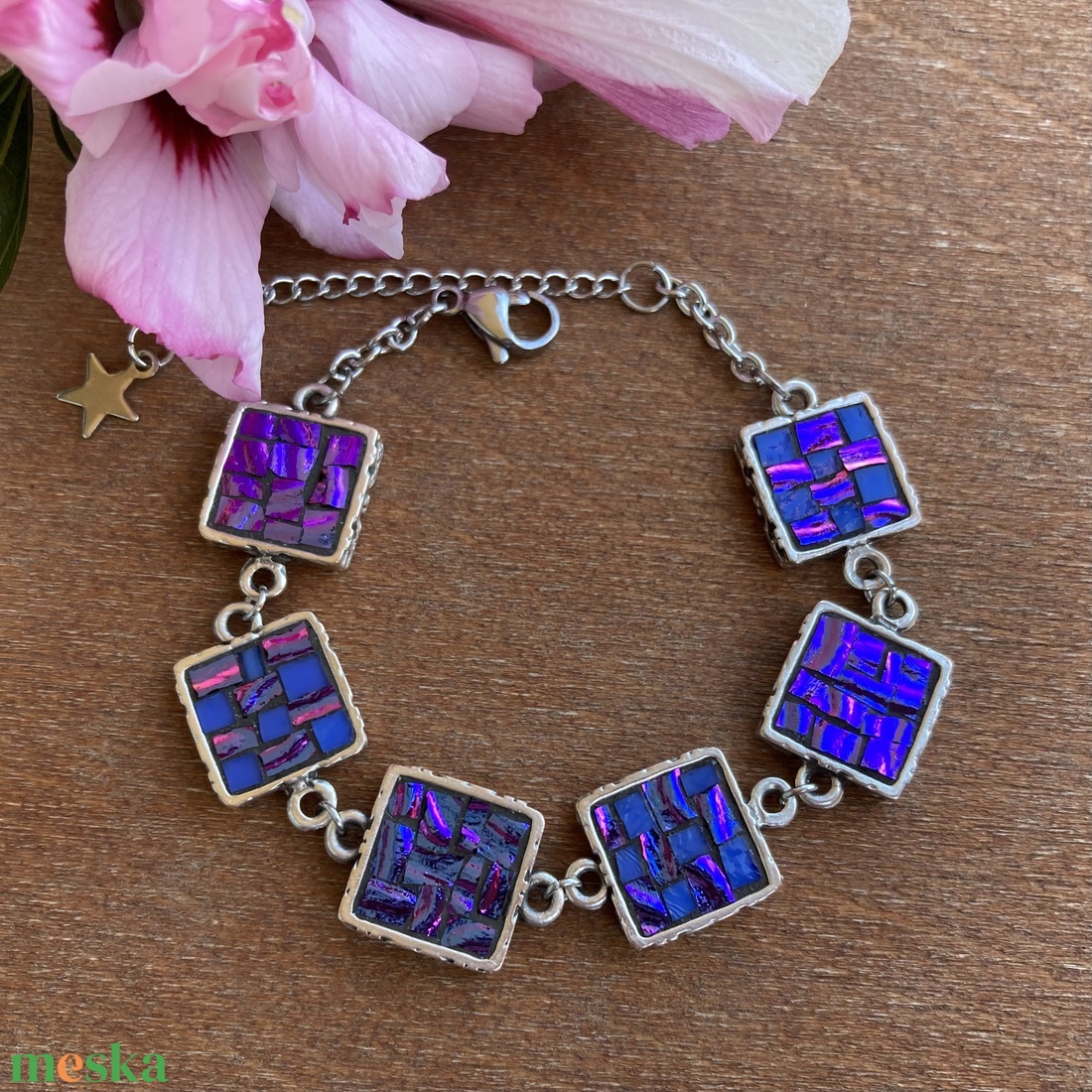 Design ékszer, mozaik karkötő - Dichroic színváltós mikromozaik üveggel - ékszer - karkötő - karkötő medállal - Meska.hu