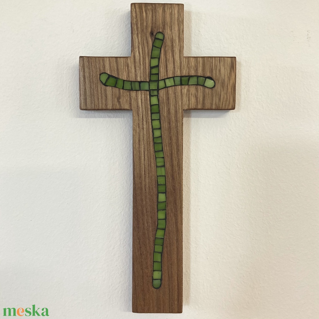 Fa kereszt, falikereszt - zöld üvegmozaik berakással, szilfa, 21 cm - otthon & életmód - vallás - kereszt - Meska.hu Fa kereszt, falikereszt - zöld üvegmozaik berakással, szilfa, 21 cm - otthon & életmód - vallás - kereszt - Meska.hu