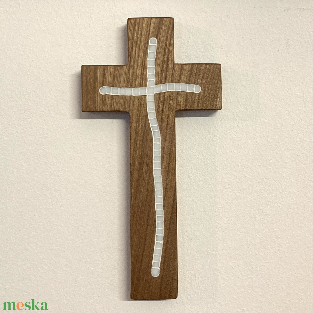 Fa kereszt, falikereszt - fehér üvegmozaik berakással, szilfa, 21 cm, keresztelő, esküvői ajándék - otthon & életmód - vallás - kereszt - Meska.hu Fa kereszt, falikereszt - fehér üvegmozaik berakással, szilfa, 21 cm, keresztelő, esküvői ajándék - otthon & életmód - vallás - kereszt - Meska.hu