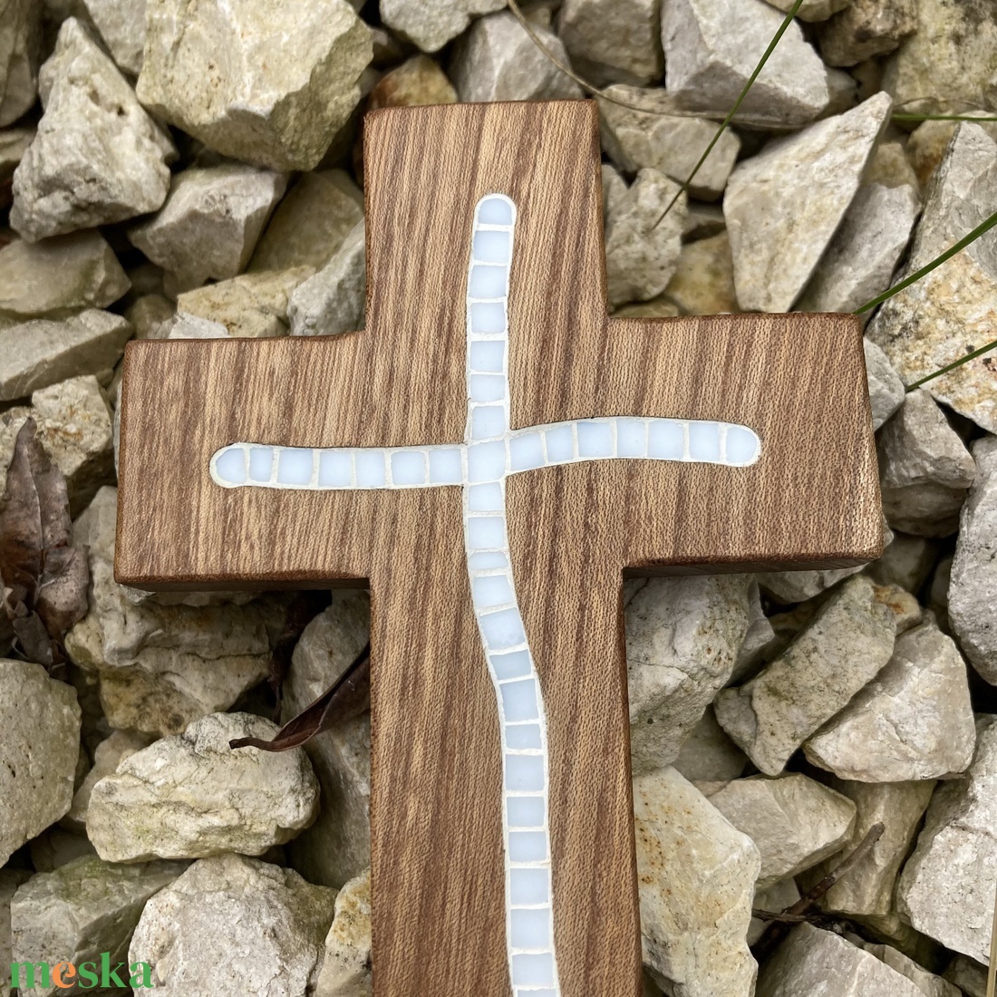 Fa kereszt, falikereszt - fehér üvegmozaik berakással, szilfa, 21 cm, keresztelő, esküvői ajándék - otthon & életmód - vallás - kereszt - Meska.hu Fa kereszt, falikereszt - fehér üvegmozaik berakással, szilfa, 21 cm, keresztelő, esküvői ajándék - otthon & életmód - vallás - kereszt - Meska.hu